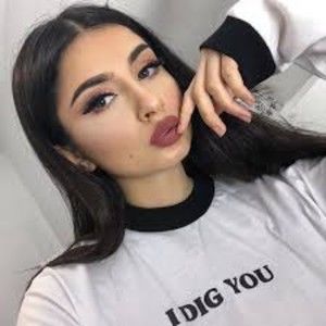 Meet your Posher, Mia